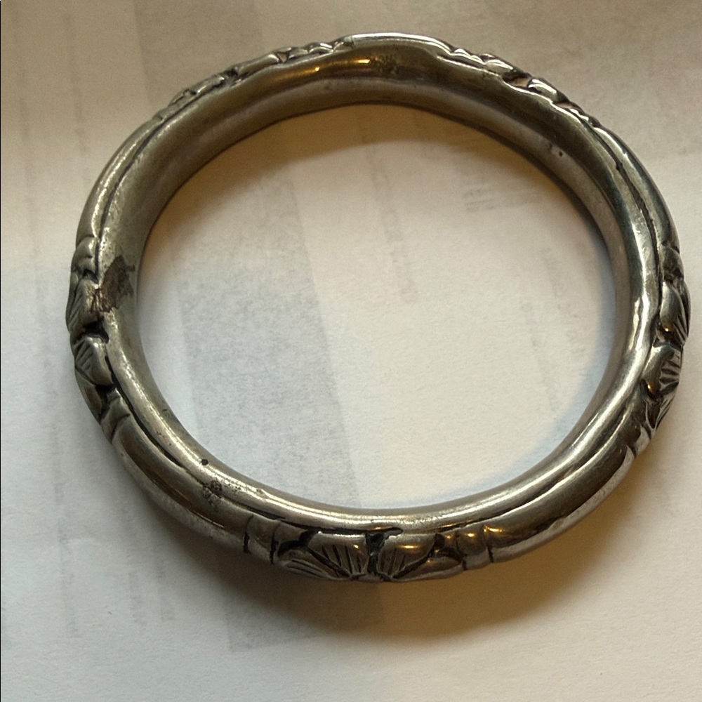 Chic Silver Floral Bracelet